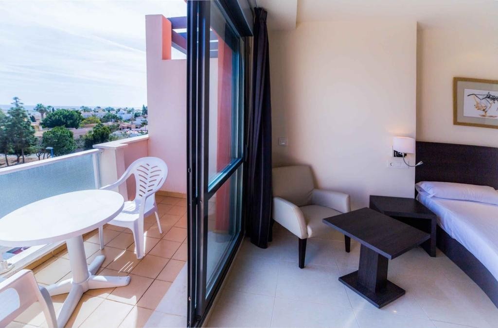 ¡Este otoño, pon rumbo a Vera, Almería! Hotel 4* junto a la playa - Hotel Adaria Vera