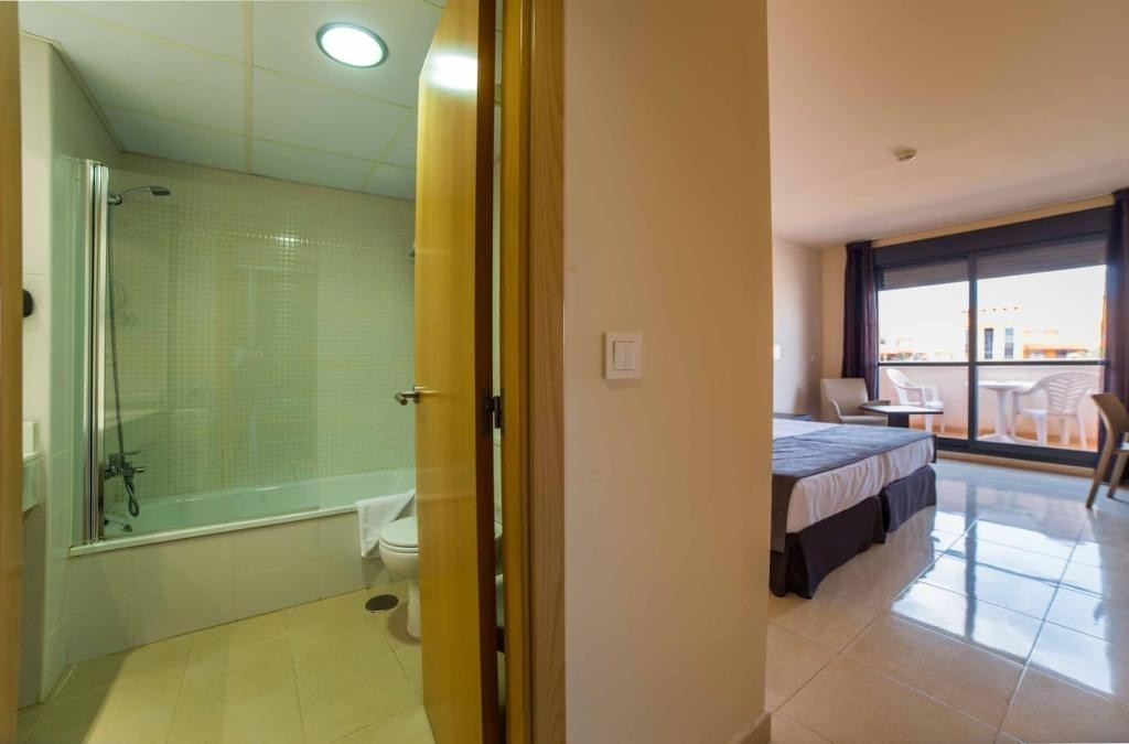 ¡Este otoño, pon rumbo a Vera, Almería! Hotel 4* junto a la playa - Hotel Adaria Vera