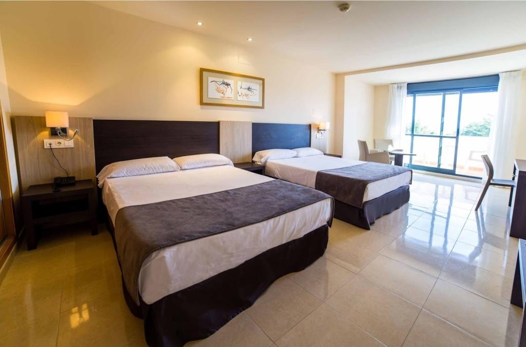 ¡Este otoño, pon rumbo a Vera, Almería! Hotel 4* junto a la playa - Hotel Adaria Vera
