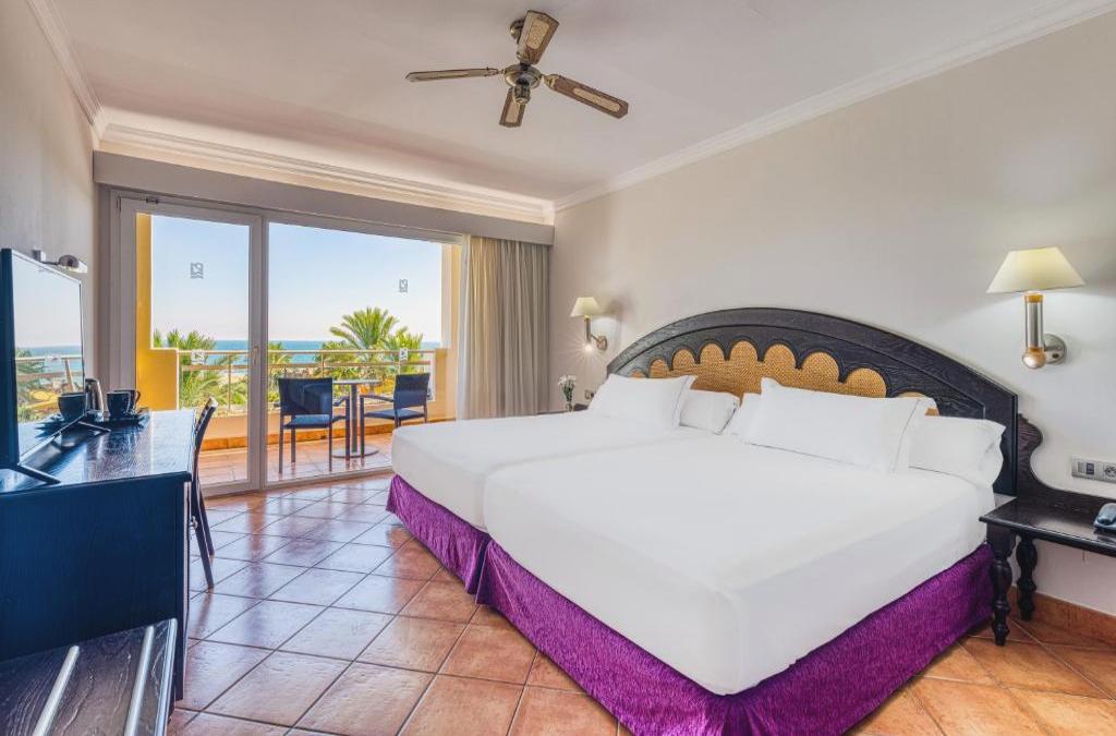 4* hotel with Water Slides by the beach in Vera