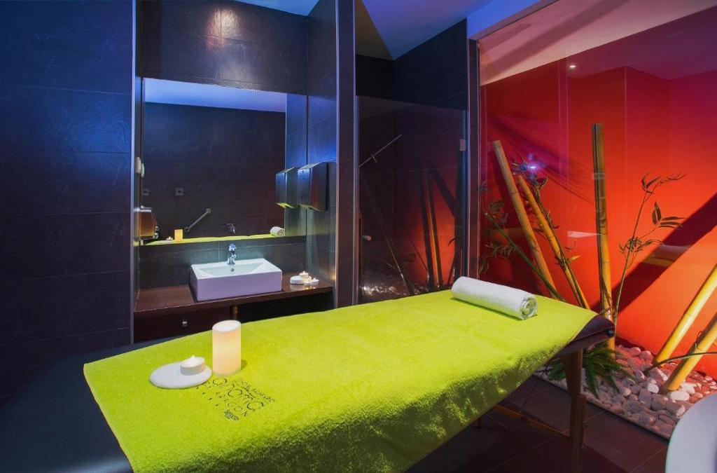¡Tu momento de desconexión! Balneario Alhama de Aragón con piscina termal incluida - Hotel Balneario Alhama de Aragón
