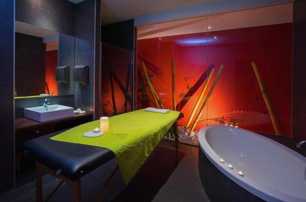 ¡Tu momento de desconexión! Balneario Alhama de Aragón con piscina termal incluida - Hotel Balneario Alhama de Aragón