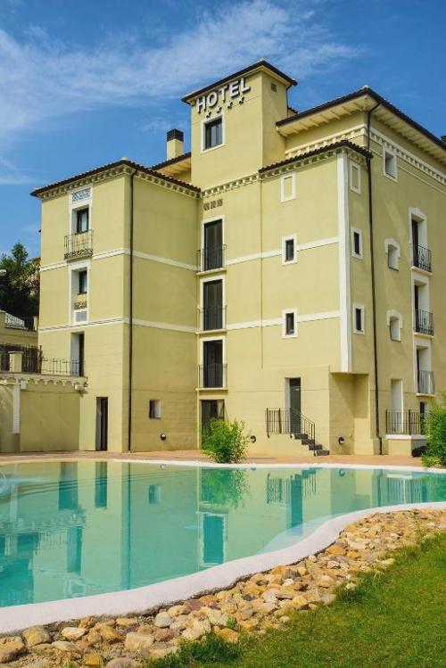 ¡Tu momento de desconexión! Balneario Alhama de Aragón con piscina termal incluida - Hotel Balneario Alhama de Aragón