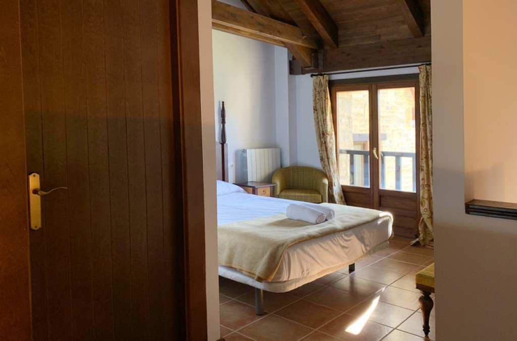 Jaca a tus pies: desconecta en pleno Pirineo aragonés - Apartamentos Jaca Mirador de Badaguas 3000