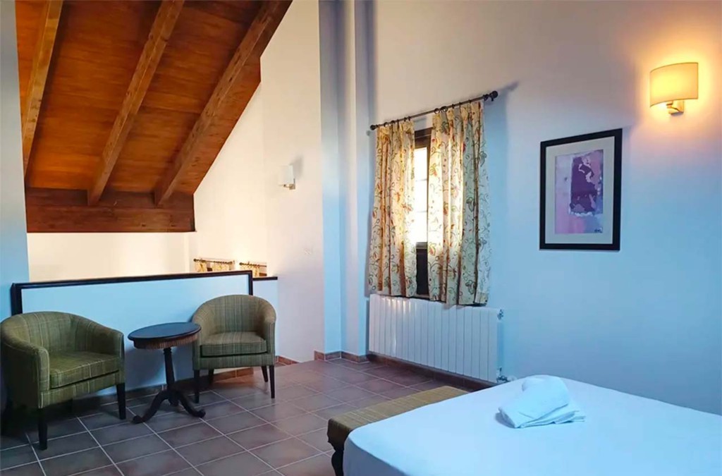 Jaca a tus pies: desconecta en pleno Pirineo aragonés - Apartamentos Jaca Mirador de Badaguas 3000