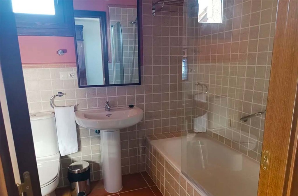 Jaca a tus pies: desconecta en pleno Pirineo aragonés - Apartamentos Jaca Mirador de Badaguas 3000