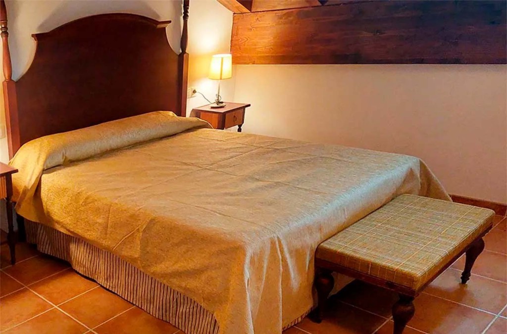 Jaca a tus pies: desconecta en pleno Pirineo aragonés - Apartamentos Jaca Mirador de Badaguas 3000