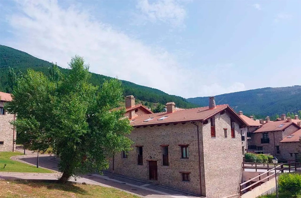 Jaca a tus pies: desconecta en pleno Pirineo aragonés - Apartamentos Jaca Mirador de Badaguas 3000