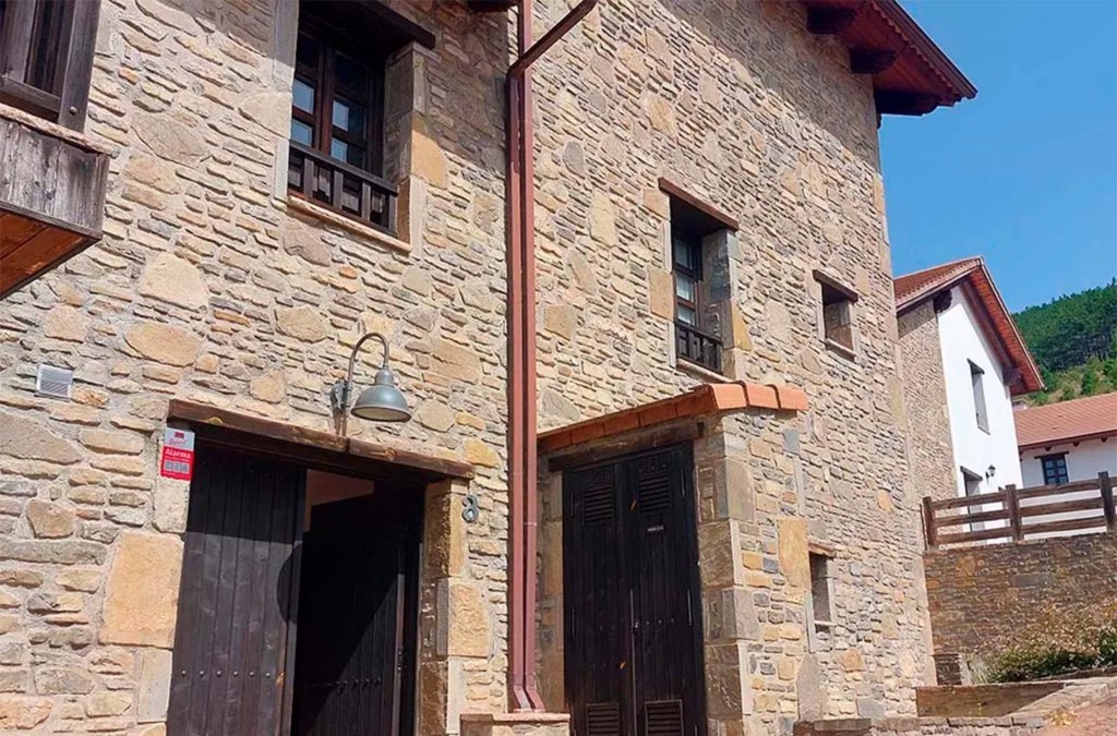 Jaca a tus pies: desconecta en pleno Pirineo aragonés - Apartamentos Jaca Mirador de Badaguas 3000