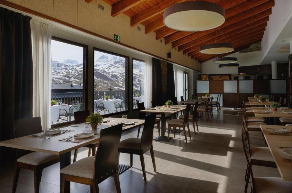 Disfruta del descanso que mereces en un hotel 4* en el Pirineo Aragonés - SNÖ Aragón Hills
