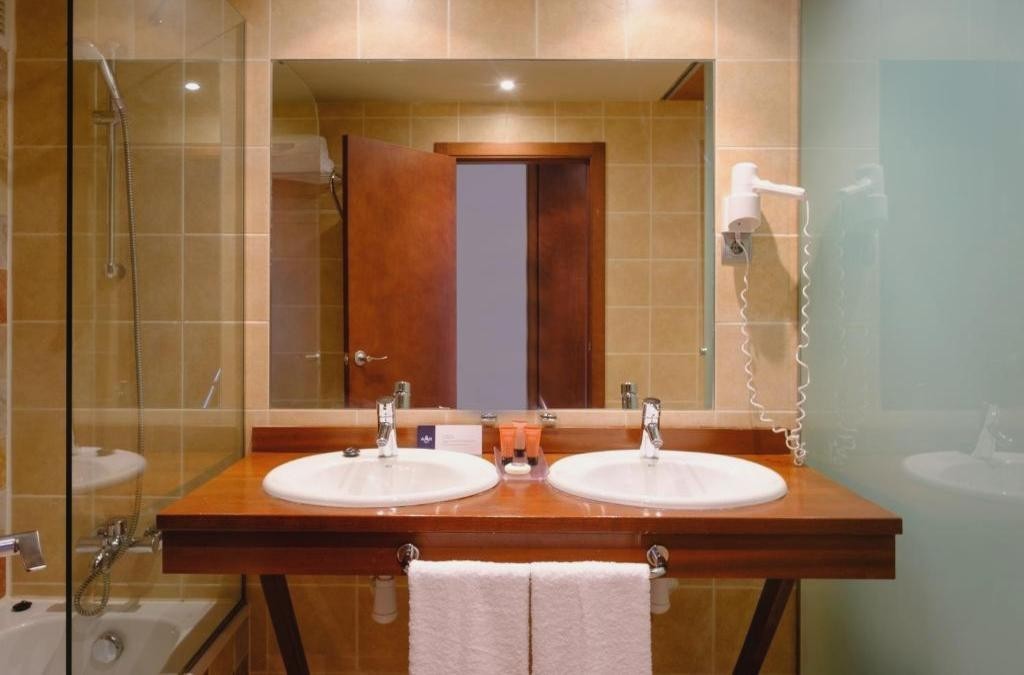 Disfruta del descanso que mereces en un hotel 4* en el Pirineo Aragonés - SNÖ Aragón Hills
