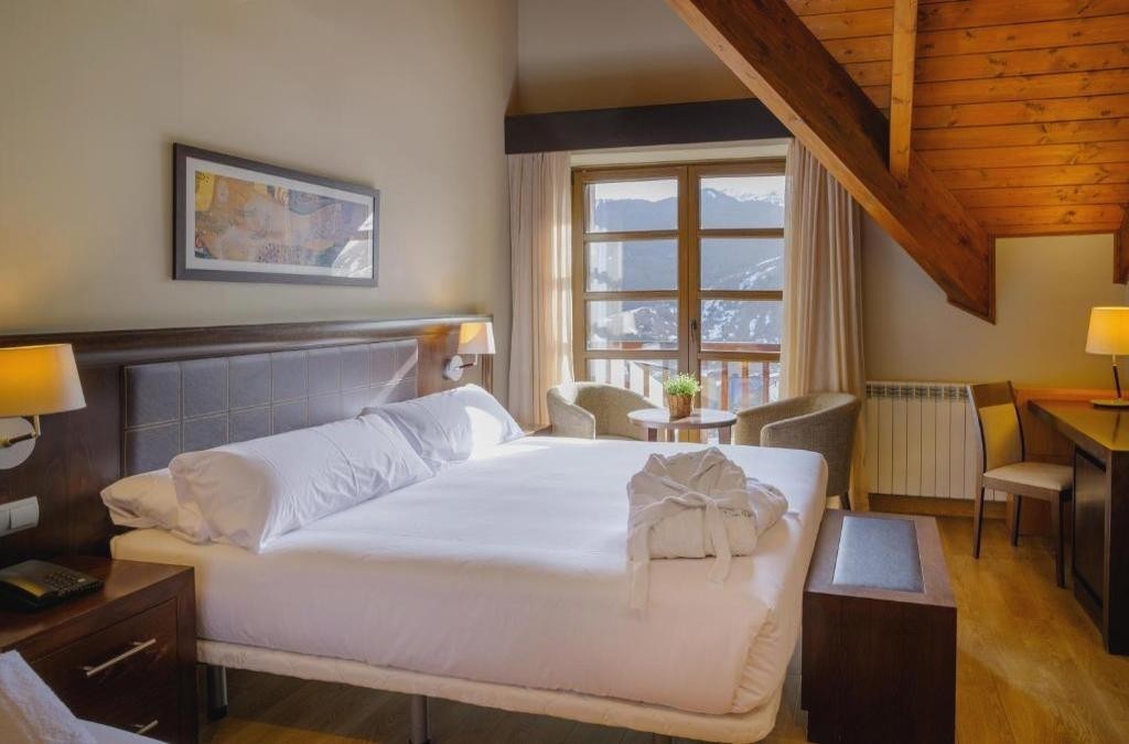 Disfruta del descanso que mereces en un hotel 4* en el Pirineo Aragonés - SNÖ Aragón Hills