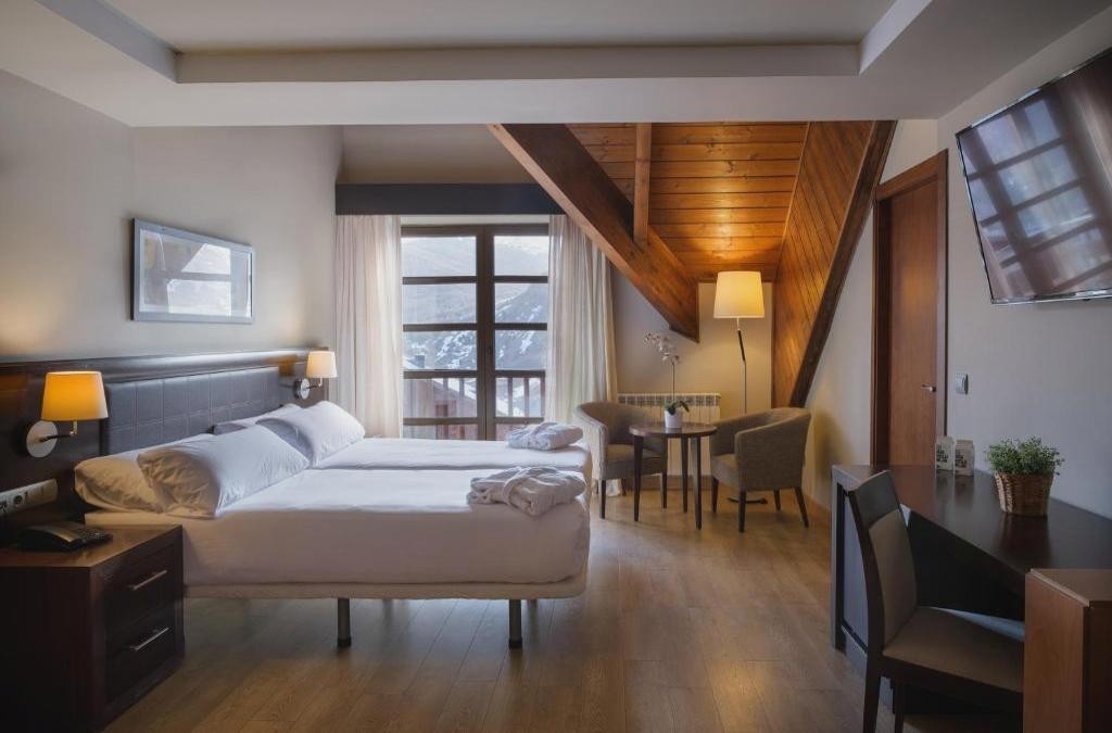 Disfruta del descanso que mereces en un hotel 4* en el Pirineo Aragonés - SNÖ Aragón Hills
