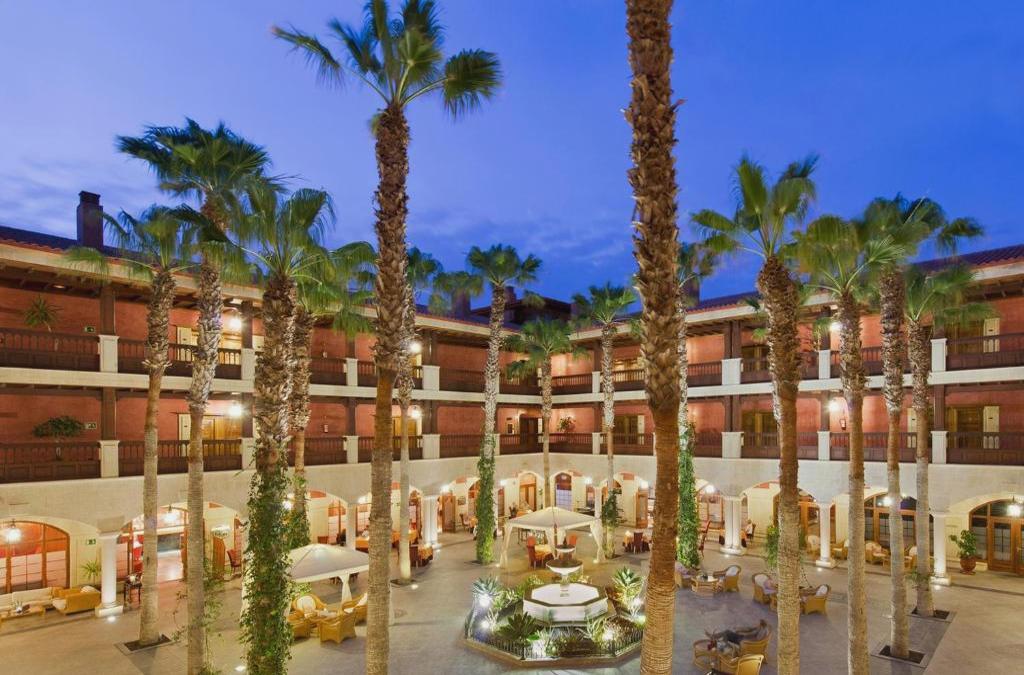 Lujo en Fuerteventura con Media Pensión ¡Adults Only!