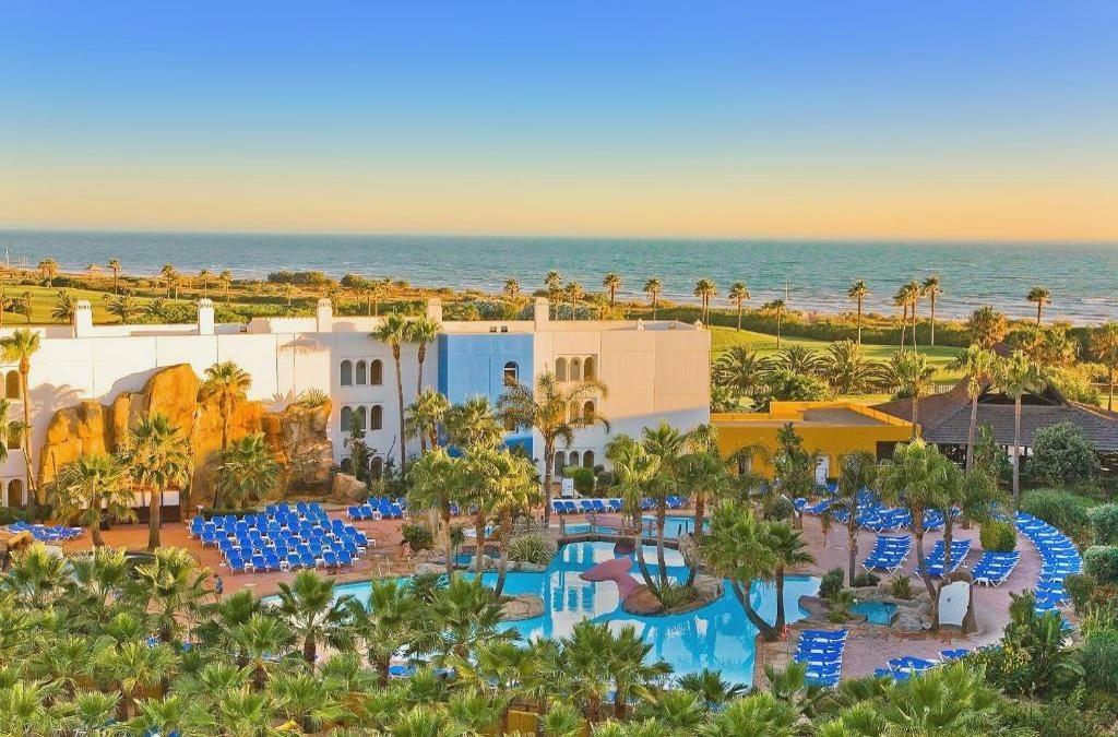 Andalusian sun & sea: relax with your family on the Cadiz Coast