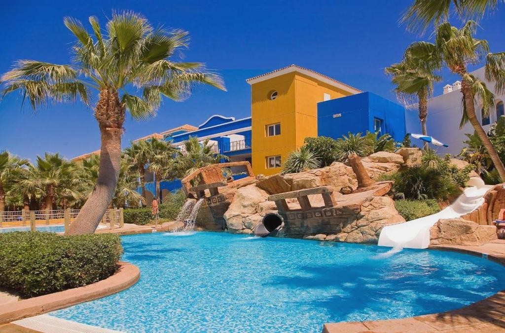 Andalusian sun & sea: relax with your family on the Cadiz Coast