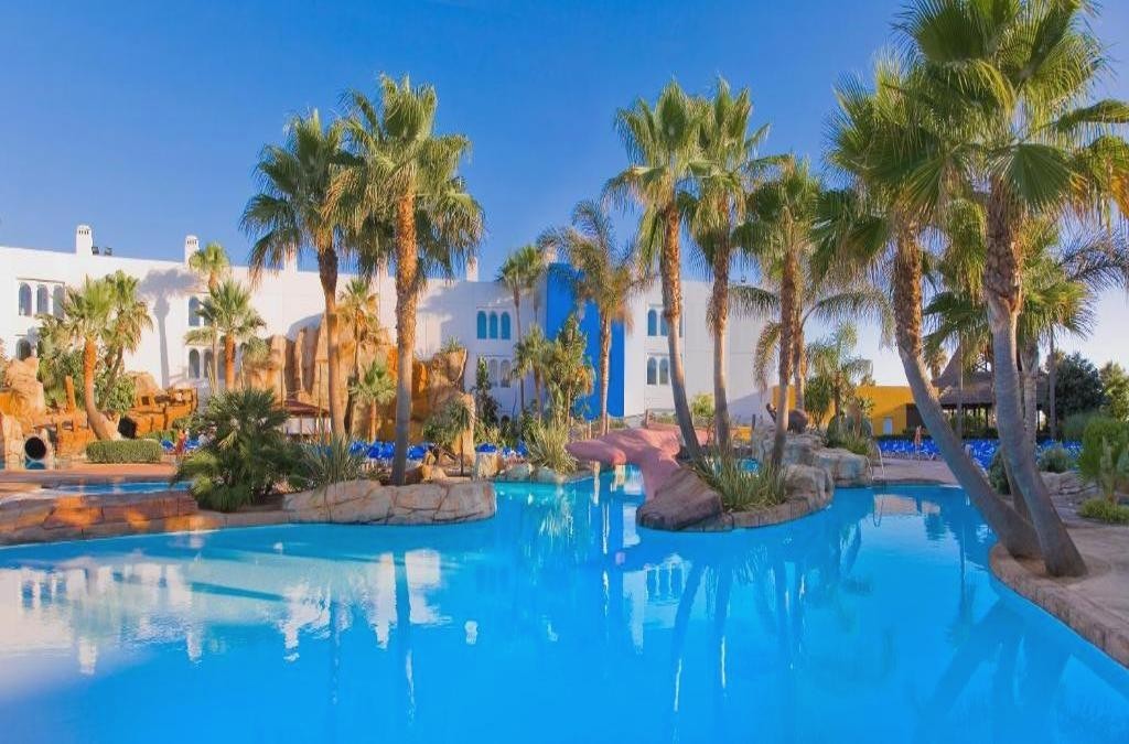 Andalusian sun & sea: relax with your family on the Cadiz Coast