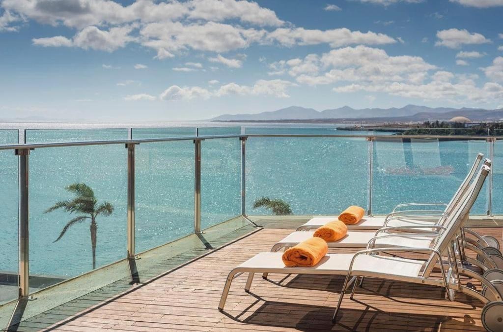 Disfruta de Lanzarote alojado hotel 5* con desayunos ¡incluye vuelos!