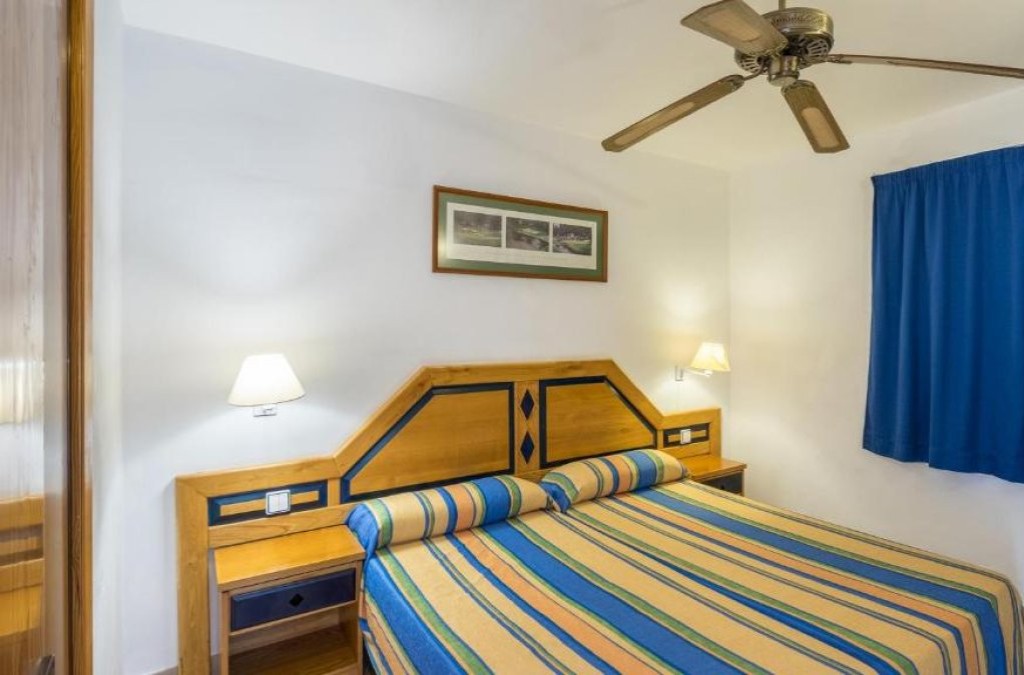 Experience Lanzarote among endless beaches and lunar landscapes