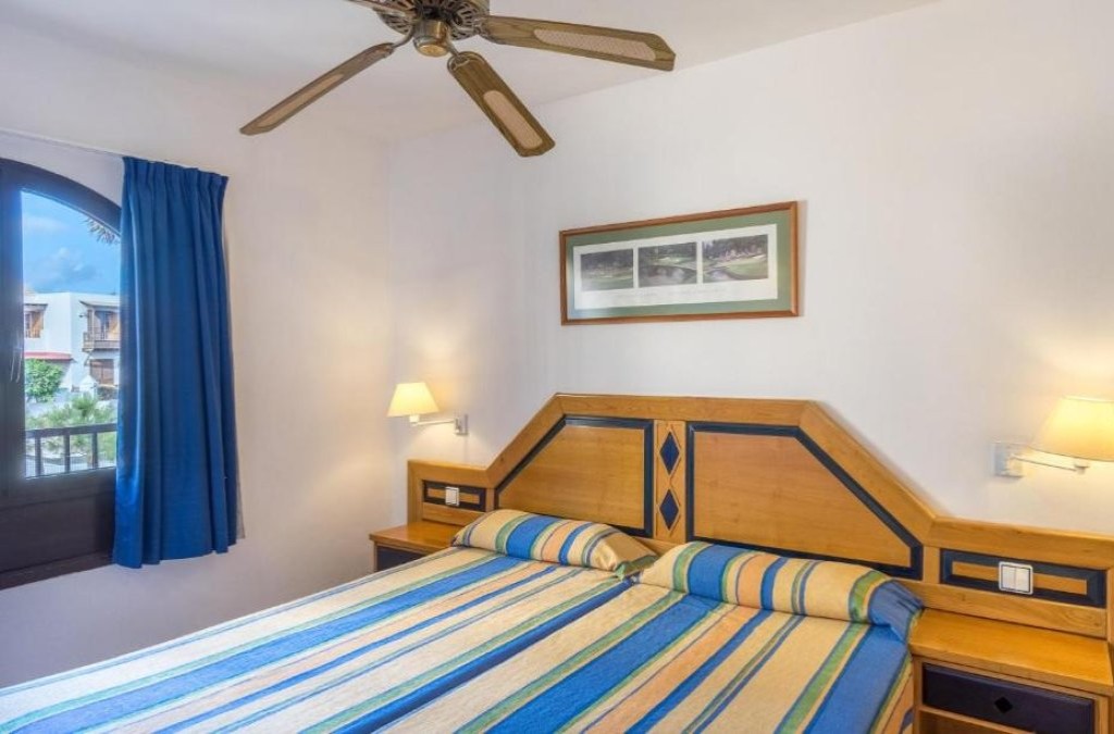 Experience Lanzarote among endless beaches and lunar landscapes