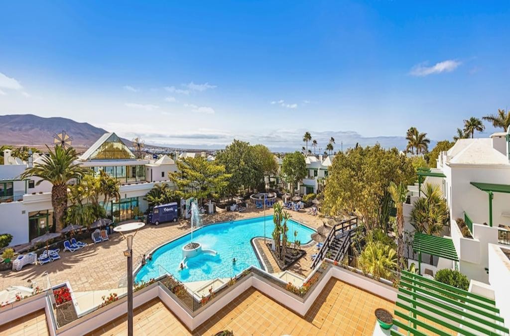 ¡El paraíso volcánico te espera! Lanzarote con vuelos incluidos