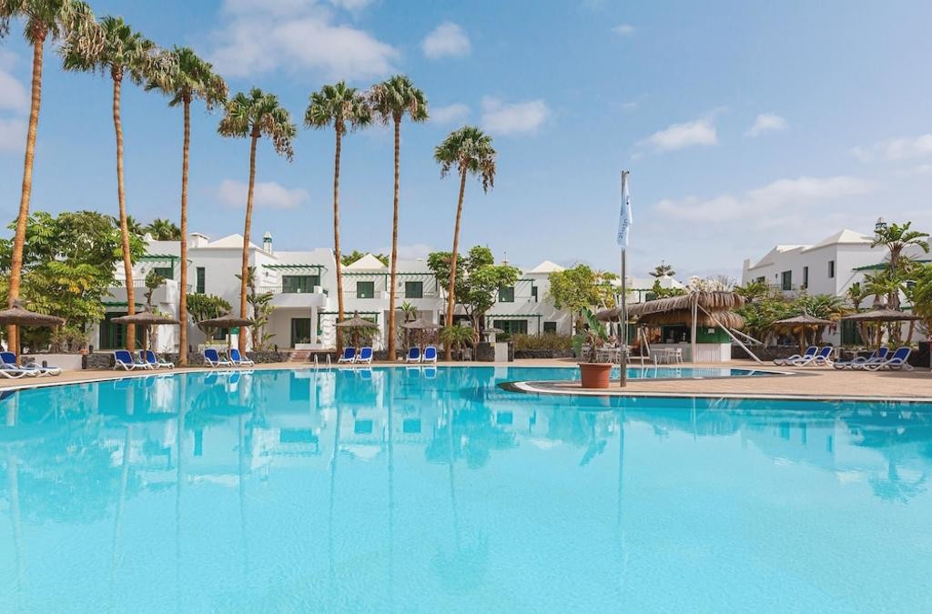 ¡El paraíso volcánico te espera! Lanzarote con vuelos incluidos