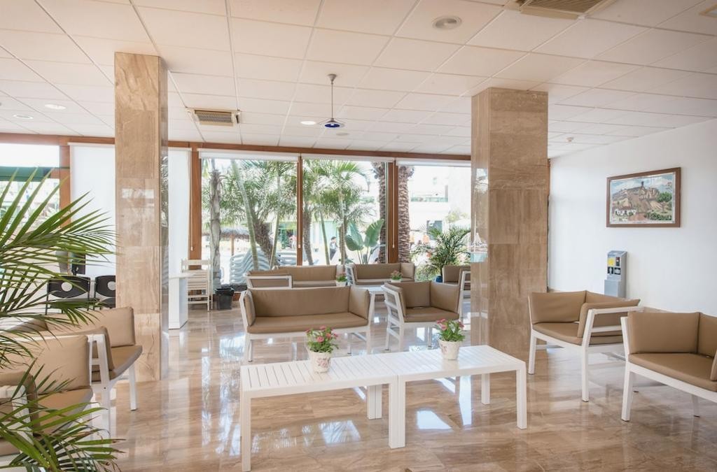 ¡El paraíso volcánico te espera! Lanzarote con vuelos incluidos