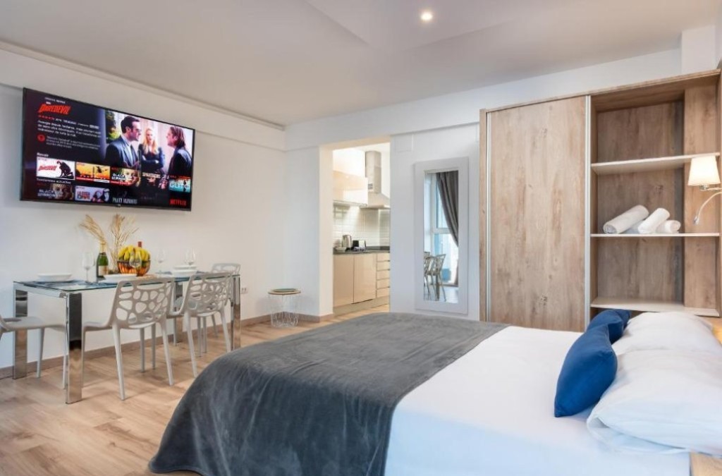 Tenerife at your own pace: wake up in front of the sea in Puerto de la Cruz