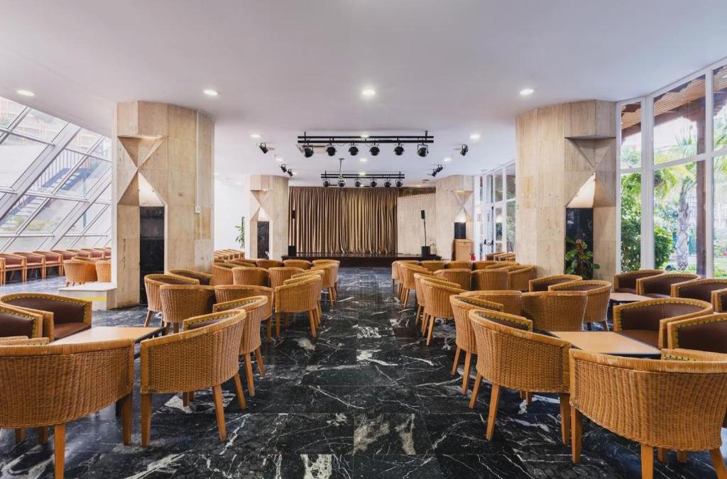 ¡Tenerife con vuelos en Pensión Completa! - Hotel Catalonia Las Vegas - Adults Only