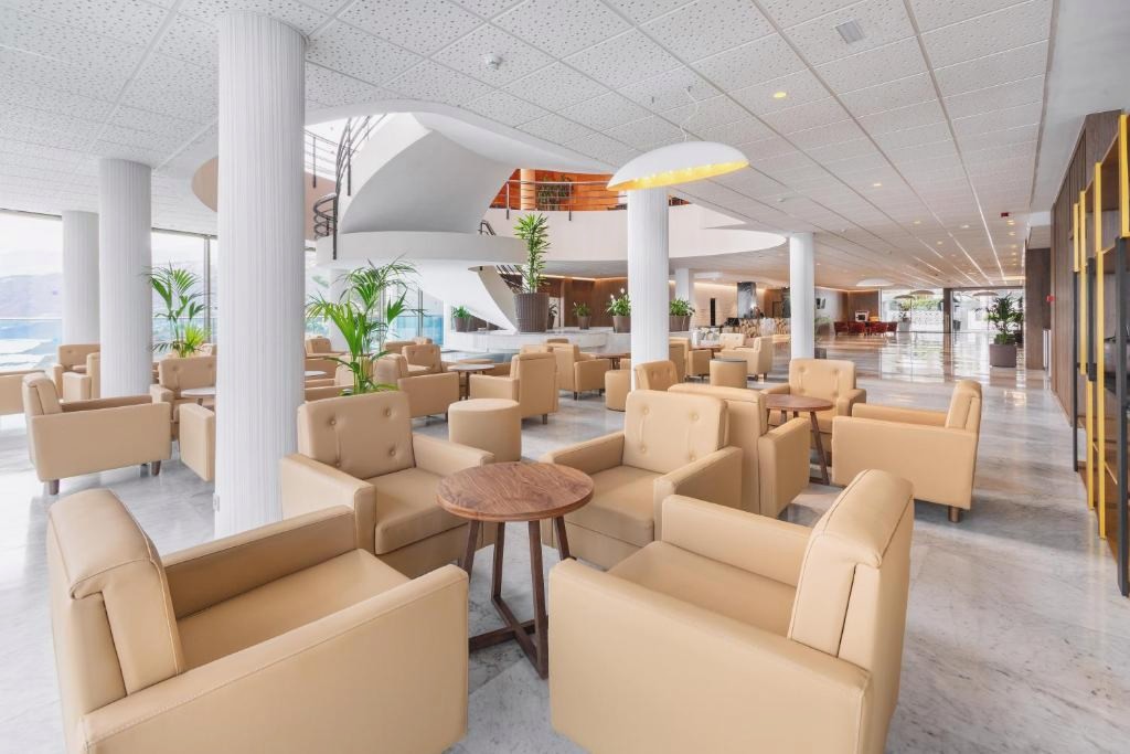Tenerife te espera: alójate en hotel 5* con Media Pensión