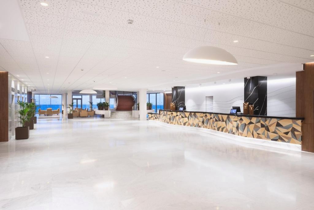 Tenerife te espera: alójate en hotel 5* con Media Pensión