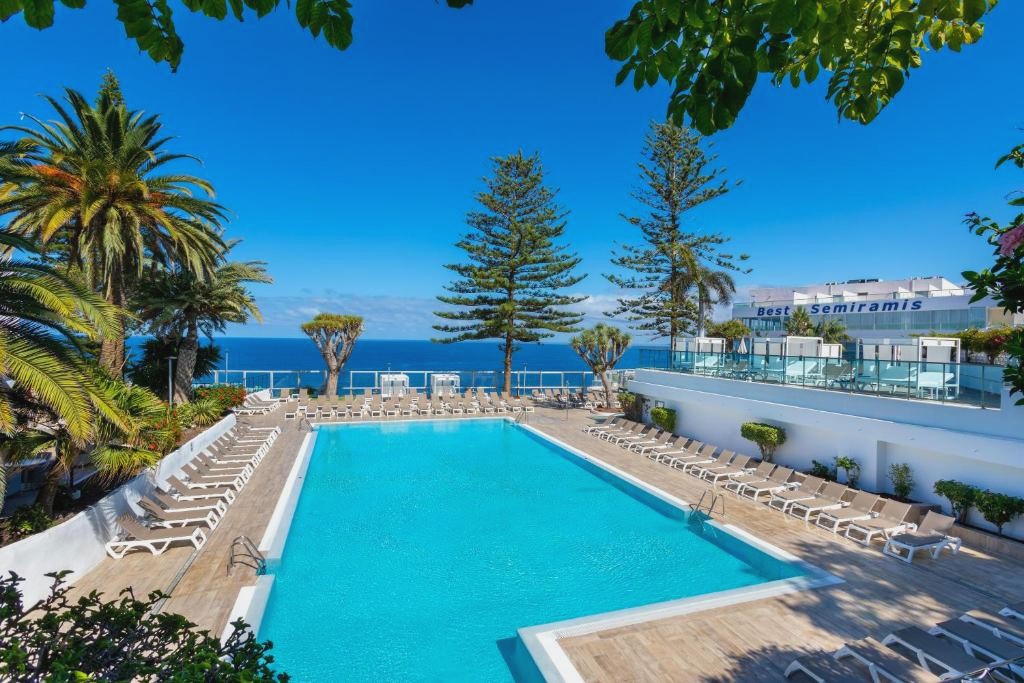 Tenerife te espera: alójate en hotel 5* con Media Pensión