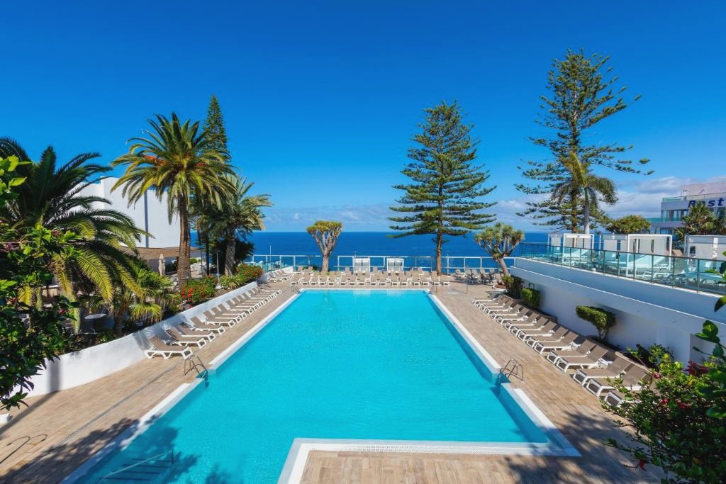 Tenerife te espera: alójate en hotel 5* con Media Pensión