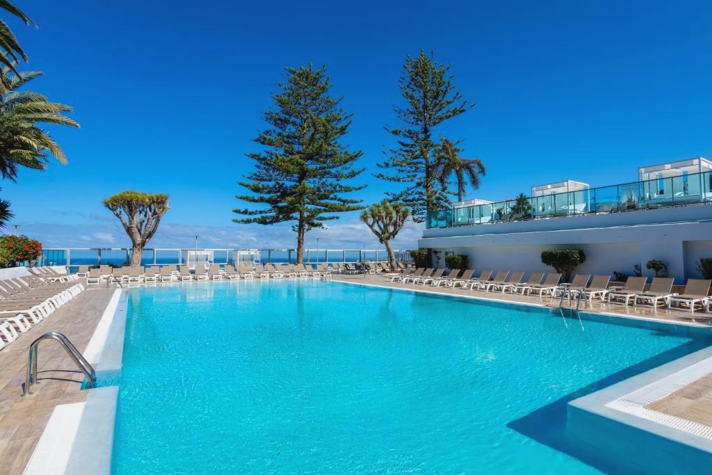 Tenerife te espera: alójate en hotel 5* con Media Pensión - Hotel Best Semiramis