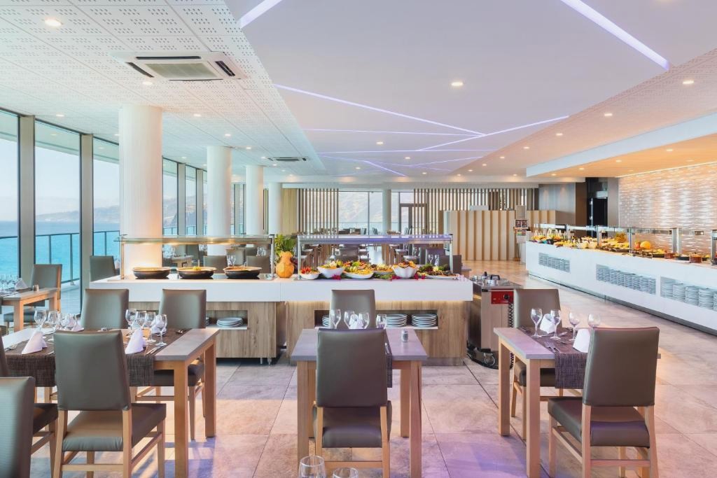 Tenerife te espera: alójate en hotel 5* con Media Pensión - Hotel Best Semiramis