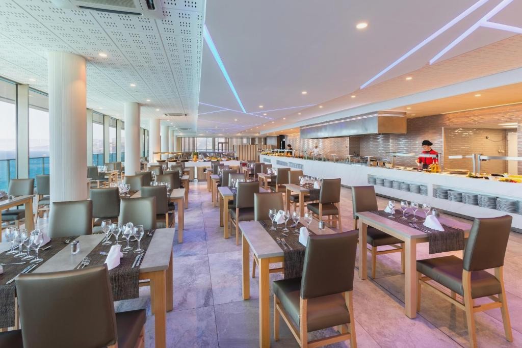 Tenerife te espera: alójate en hotel 5* con Media Pensión - Hotel Best Semiramis