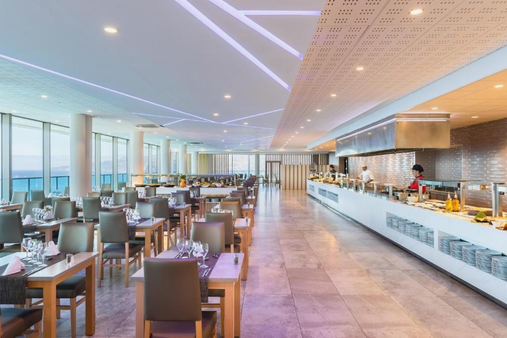 Tenerife te espera: alójate en hotel 5* con Media Pensión - Hotel Best Semiramis