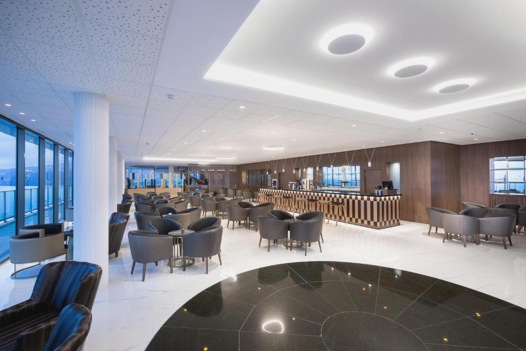 Tenerife te espera: alójate en hotel 5* con Media Pensión - Hotel Best Semiramis