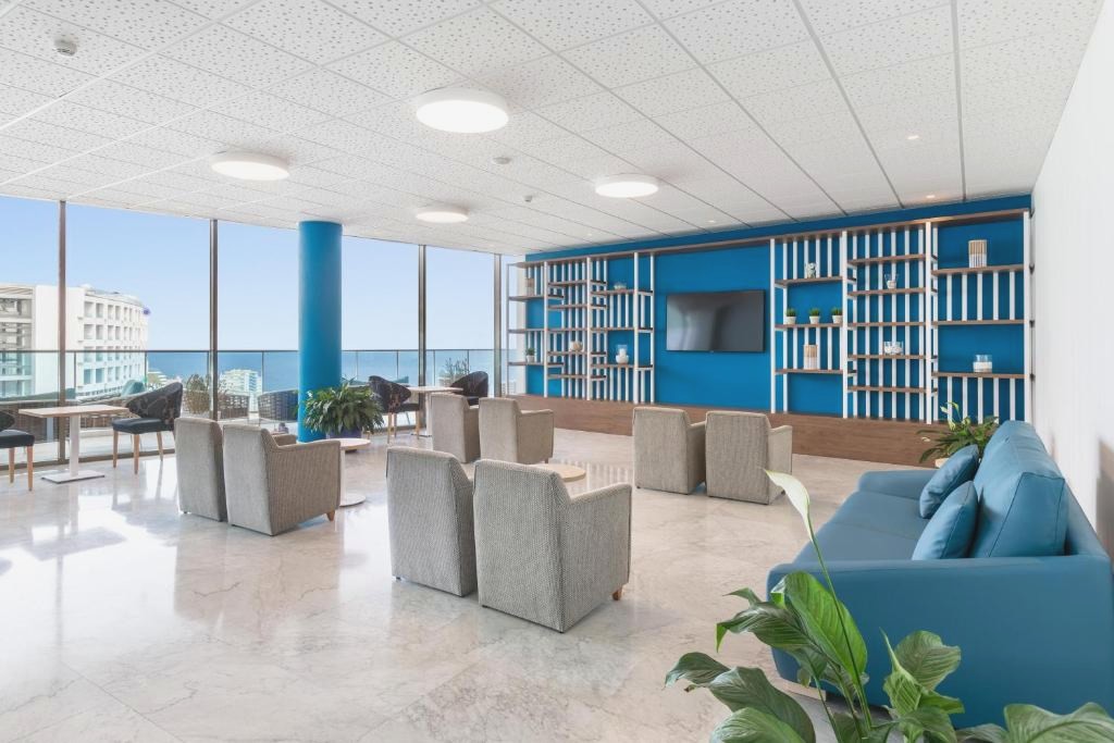 Tenerife te espera: alójate en hotel 5* con Media Pensión - Hotel Best Semiramis