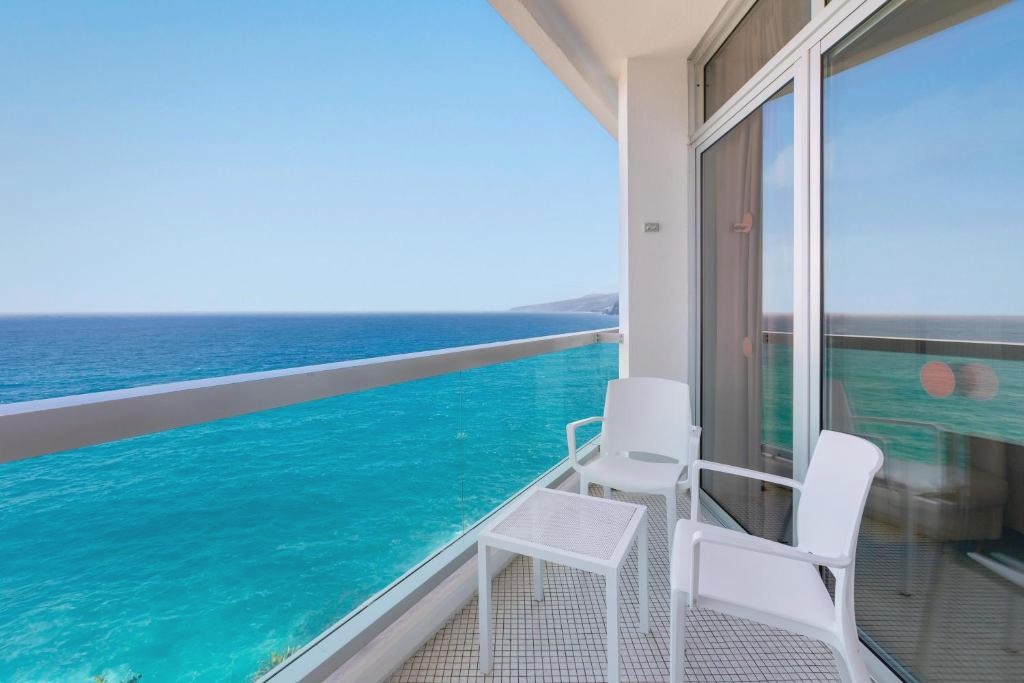 Tenerife te espera: alójate en hotel 5* con Media Pensión - Hotel Best Semiramis