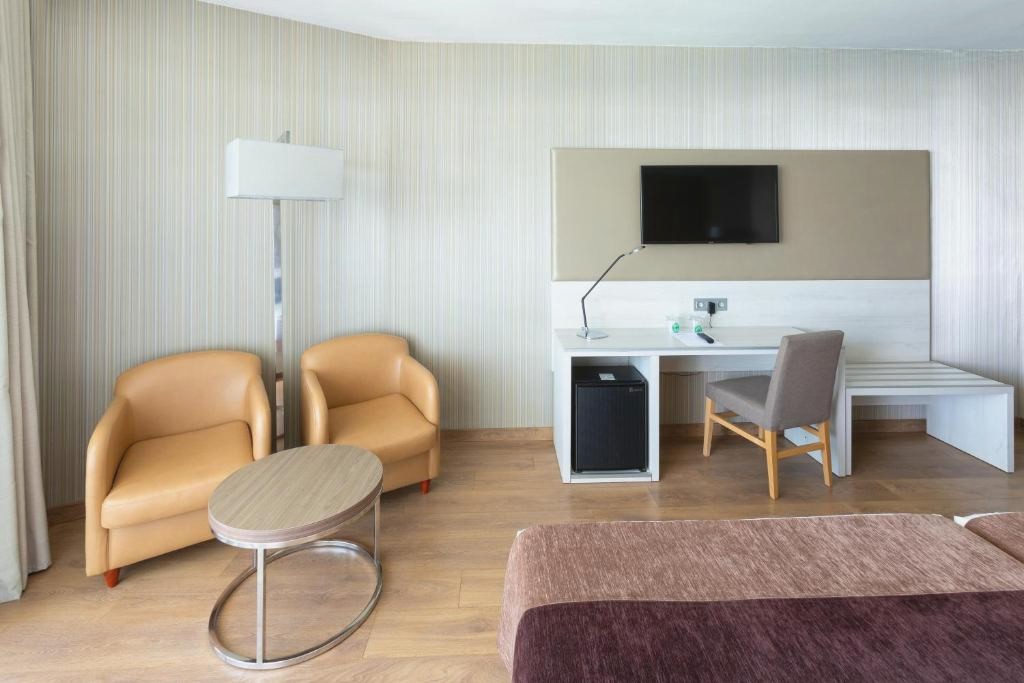 Tenerife te espera: alójate en hotel 5* con Media Pensión - Hotel Best Semiramis