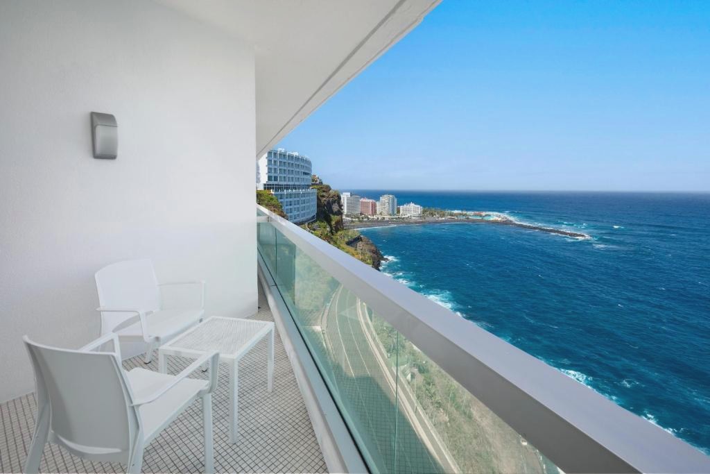 Tenerife te espera: alójate en hotel 5* con Media Pensión - Hotel Best Semiramis