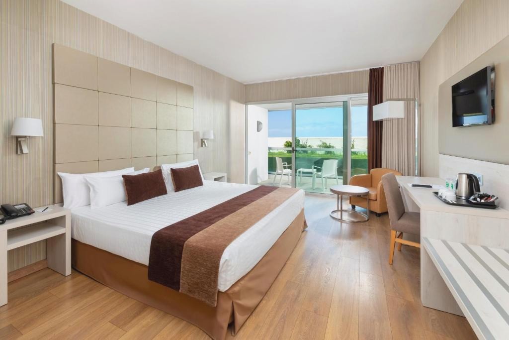 Tenerife te espera: alójate en hotel 5* con Media Pensión - Hotel Best Semiramis