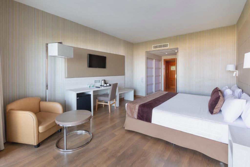Tenerife te espera: alójate en hotel 5* con Media Pensión - Hotel Best Semiramis