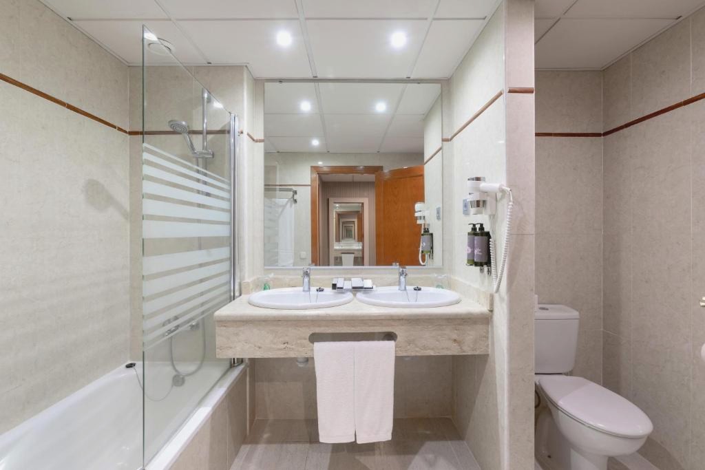 Tenerife te espera: alójate en hotel 5* con Media Pensión - Hotel Best Semiramis
