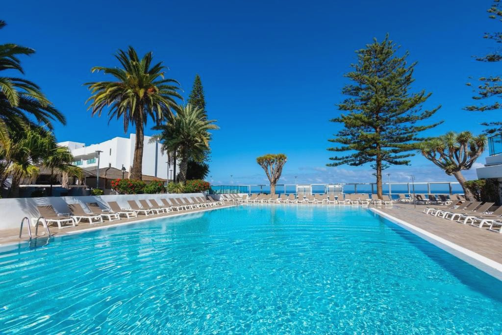Tenerife te espera: alójate en hotel 5* con Media Pensión