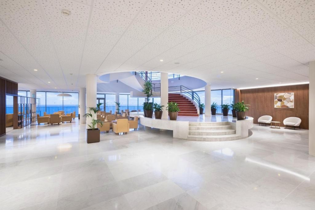 Tenerife te espera: alójate en hotel 5* con Media Pensión
