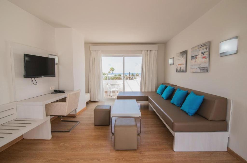 Disfruta de Lanzarato en un hotel 4* - SENTIDO Aequora Lanzarote Suites