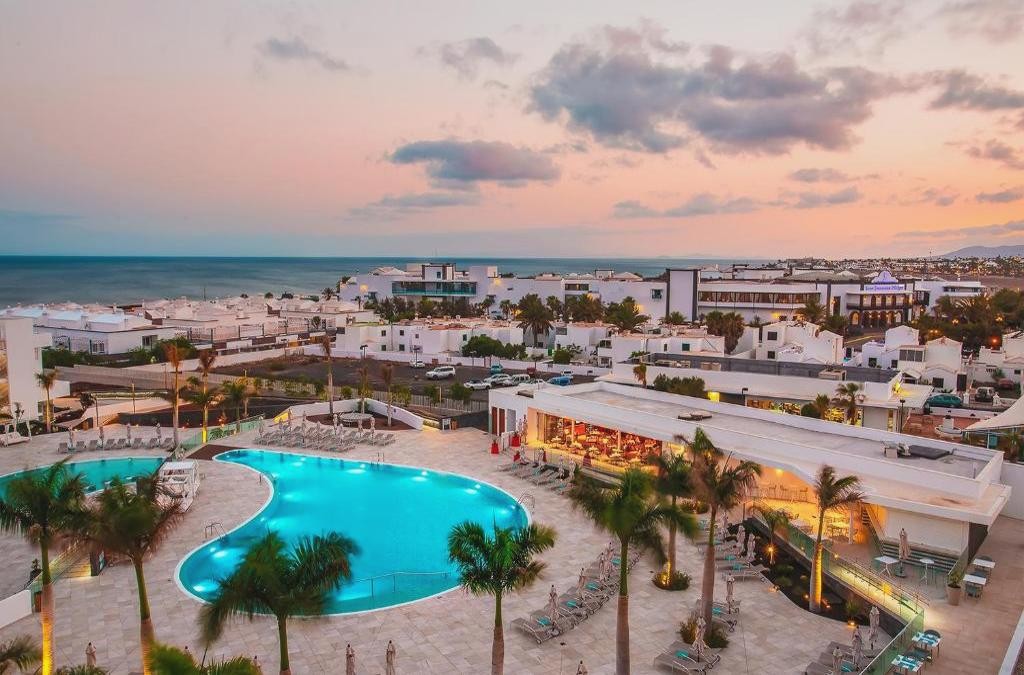 Wake up in a volcanic paradise with a 5-star hotel and spa included