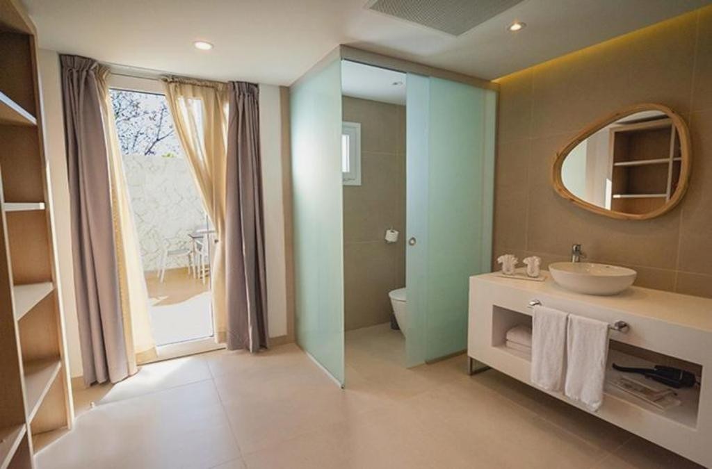 HL Miraflor Suites Hotel